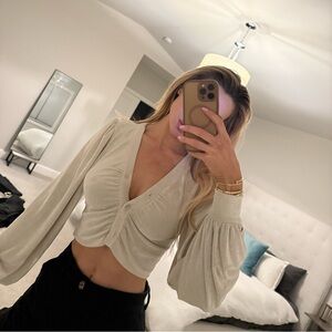 Long sleeve crop top 🤍